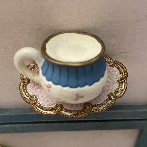 Absolutely cute shabby chic drawer storage - Picture 3 of 9